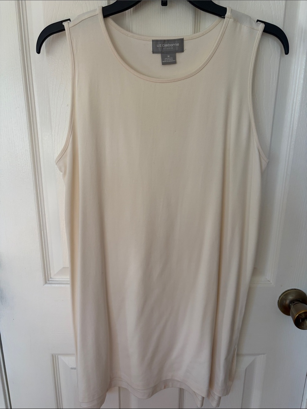 Liz Claiborne Ivory Scoop Neck Sleeveless Top